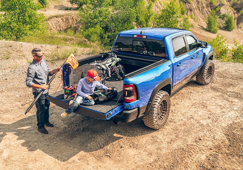 RealTruck Retrax IX Manual Retractable Tonneau Cover - 30337