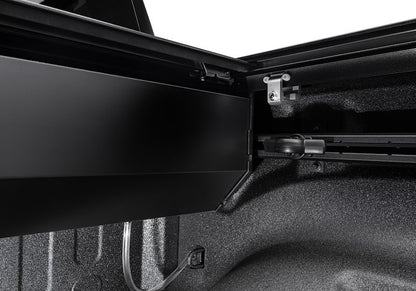 RealTruck RetraxPRO MX Manual Retractable Tonneau Cover - 80461