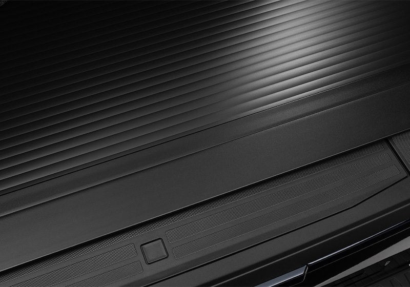 RealTruck RetraxONE XR Manual Retractable Tonneau Cover w/ T-Slot Rails - T-60337
