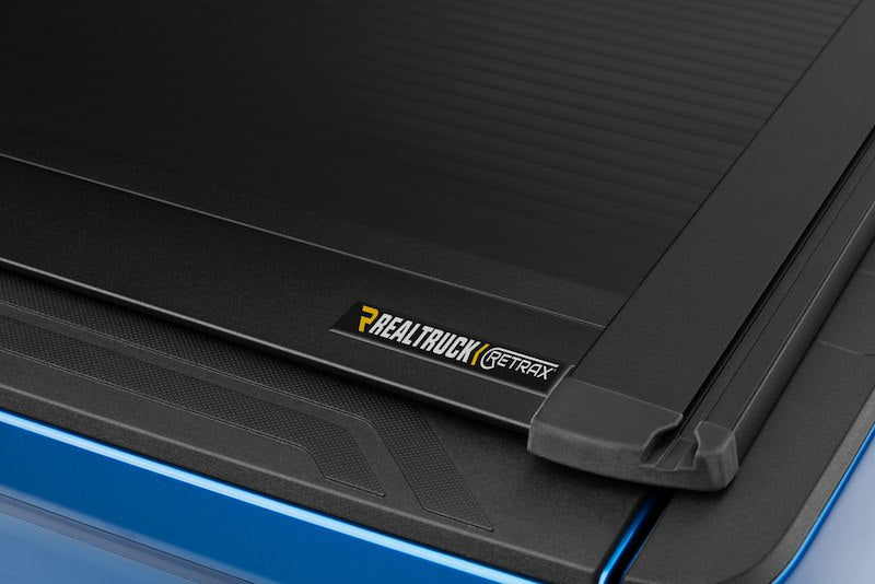 RealTruck RetraxONE XR Manual Retractable Tonneau Cover w/ T-Slot Rails - T-60841