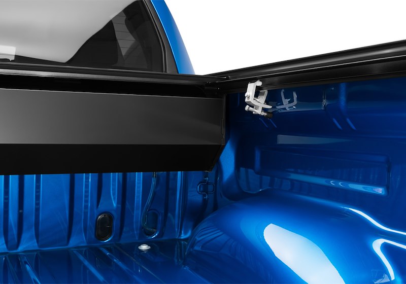 RealTruck RetraxONE XR Manual Retractable Tonneau Cover w/ T-Slot Rails - T-60851
