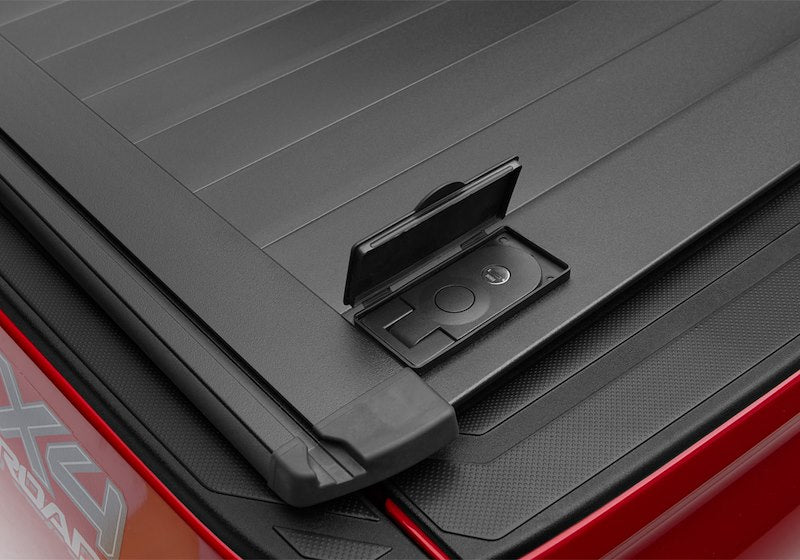 RealTruck RetraxPRO XR Manual Retractable Tonneau Cover w/ T-Slot Rails - T-80811