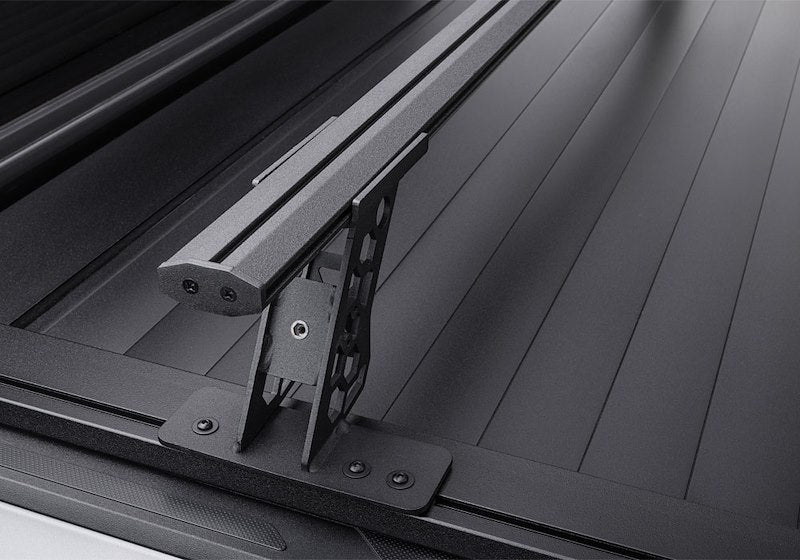 RealTruck RetraxPRO XR Manual Retractable Tonneau Cover w/ T-Slot Rails - T-80861