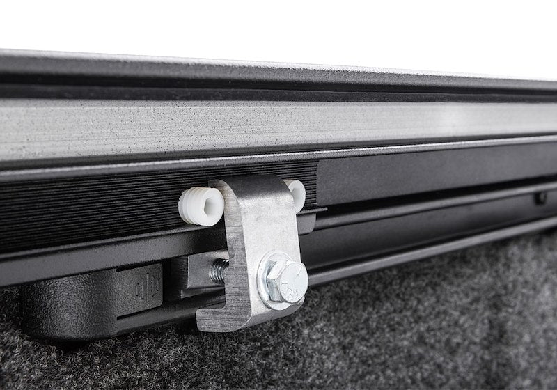 RealTruck RetraxPRO XR Manual Retractable Tonneau Cover w/ T-Slot Rails - T-80861