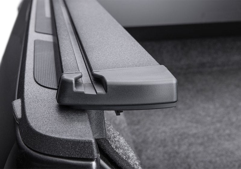RealTruck RetraxPRO XR Manual Retractable Tonneau Cover w/ T-Slot Rails - T-80861