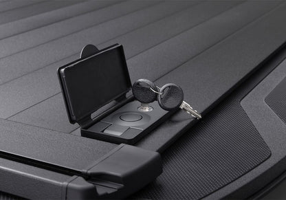 RealTruck RetraxPRO XR Manual Retractable Tonneau Cover w/ T-Slot Rails - T-80861