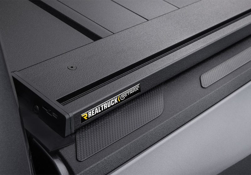 RealTruck RetraxPRO XR Manual Retractable Tonneau Cover w/ T-Slot Rails - T-80861