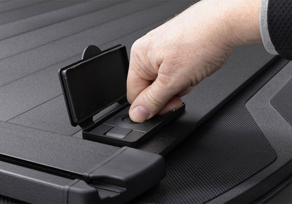 RealTruck RetraxPRO XR Manual Retractable Tonneau Cover w/ T-Slot Rails - T-80861